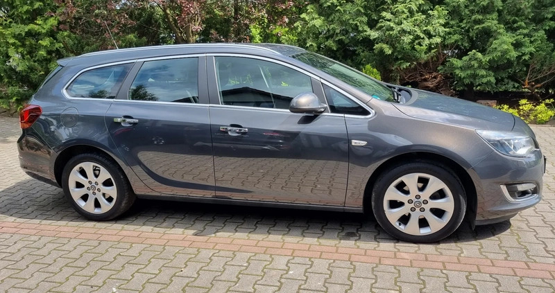 Opel Astra cena 32500 przebieg: 185000, rok produkcji 2013 z Kraków małe 466